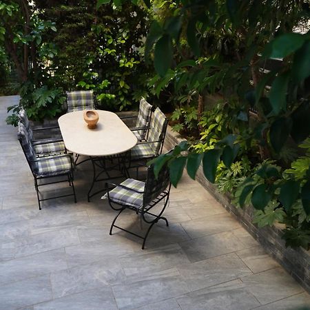 Garden Apartment Next To The Mall -Private Parking Афины Экстерьер фото