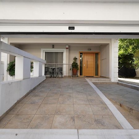 Garden Apartment Next To The Mall -Private Parking Афины Экстерьер фото