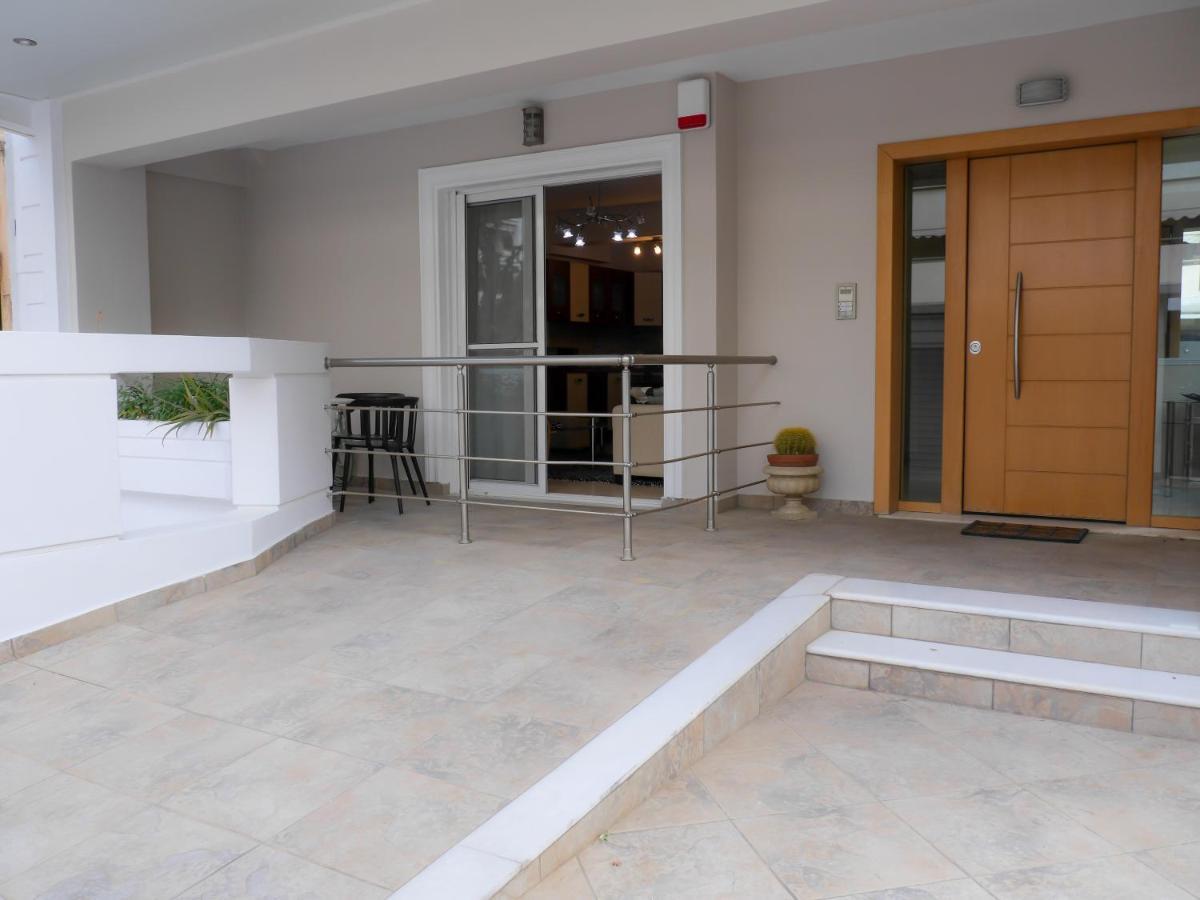 Garden Apartment Next To The Mall -Private Parking Афины Экстерьер фото
