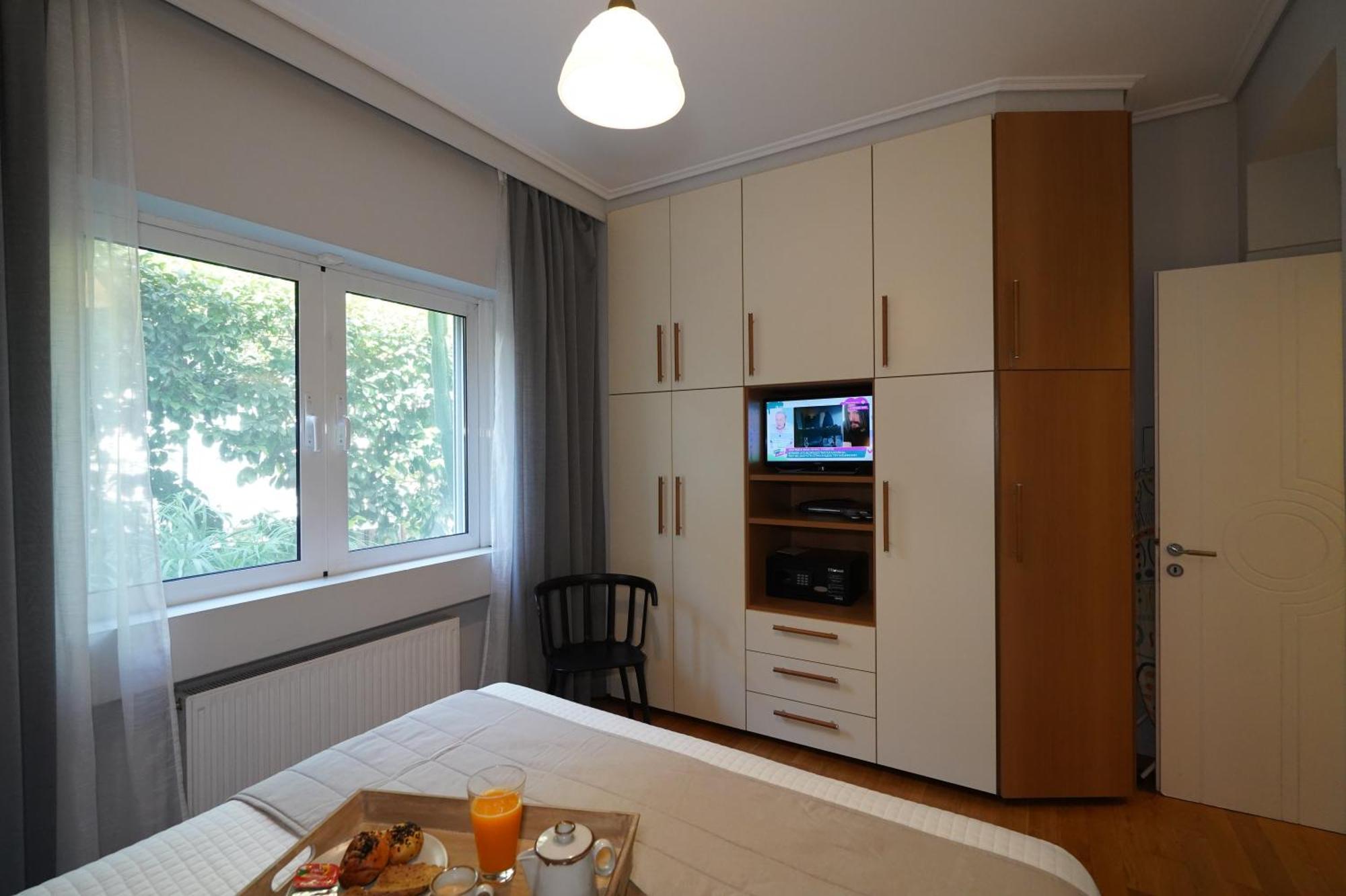 Garden Apartment Next To The Mall -Private Parking Афины Экстерьер фото